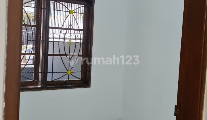 Dijual Rumah Siap Pakai Minimalis Lokasi Strategis di Taman Kopo Indah 3 Bandung 2