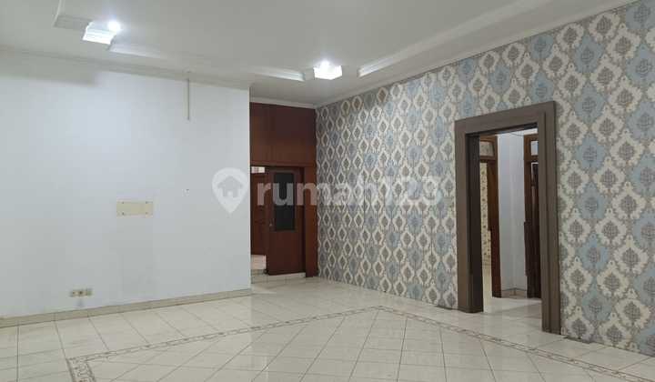 Disewakan Rumah Siap Huni Posisi Hook Lokasi Strategis di Taman Kopo Indah 3 Bandung