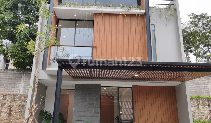 Dijual Rumah Baru 3 Lantai Modern Minimalis Siap Huni Lokasi di Komplek Setraduta Riverside Bandung