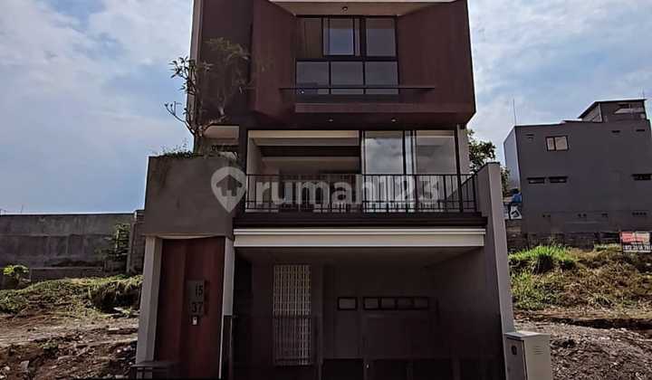 Dijual Cepat Rumah 100% Baru Minimalis Modern Lokasi di Setraduta Bandung
