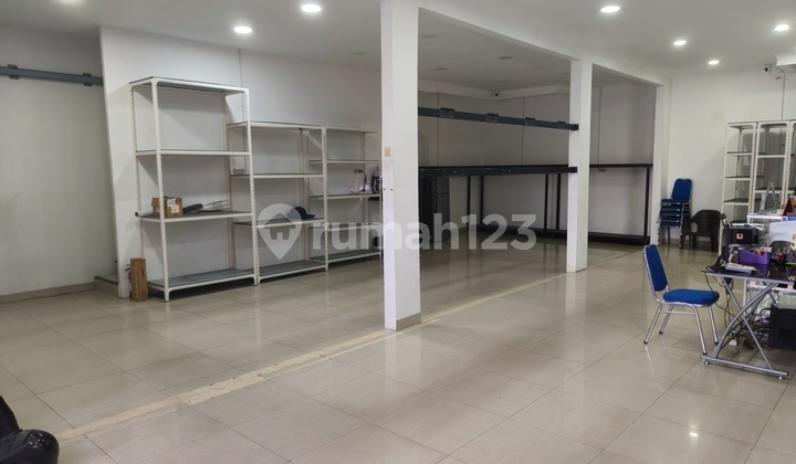 Dijual Ruko Nyaman Siap Pakai Cocok untuk Usaha Lokasi Strategis di Gunung Batu Bandung 2
