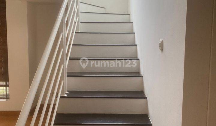 Rumah Cantik 2 Lantai di The Green BSD, Baru Renovasi 10