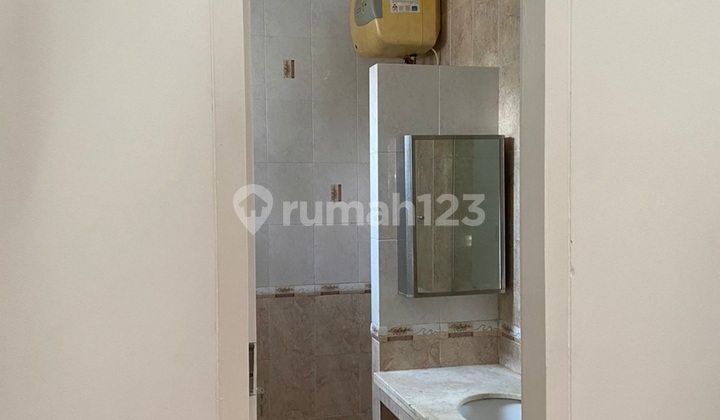Rumah Cantik 2 Lantai di The Green BSD, Baru Renovasi 13