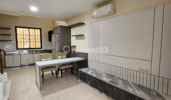 Rumah Cantik 2 Lantai, Furnished, Nyaman, Strategis 1