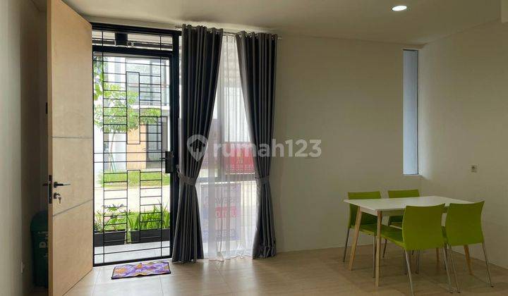 Rumah 2 Lantai Sudah Renovasi Semi Furnished Harga Nego  2