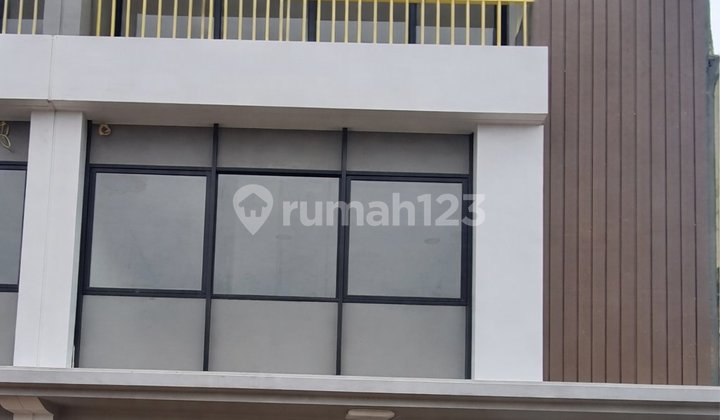 Passed by Many People! Ready-to-Operate Shop House in Lippo Karawaci 2