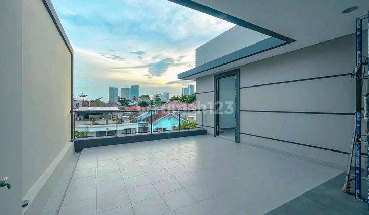 Rumah 3 Lantai SHM Baru Selatan 2