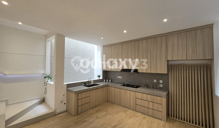 Rumah minimalis di Intercon Kebon Jeruk