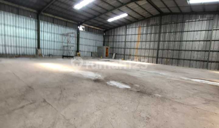 Warehouse in Daan Mogot Warehouse Area. Land Area 767 m². Price 650k/month