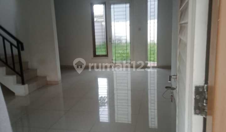 For Rent House in Metland Puri. Area 160 sqm. 3 bedrooms, 2 bathrooms. Price 68 million/year