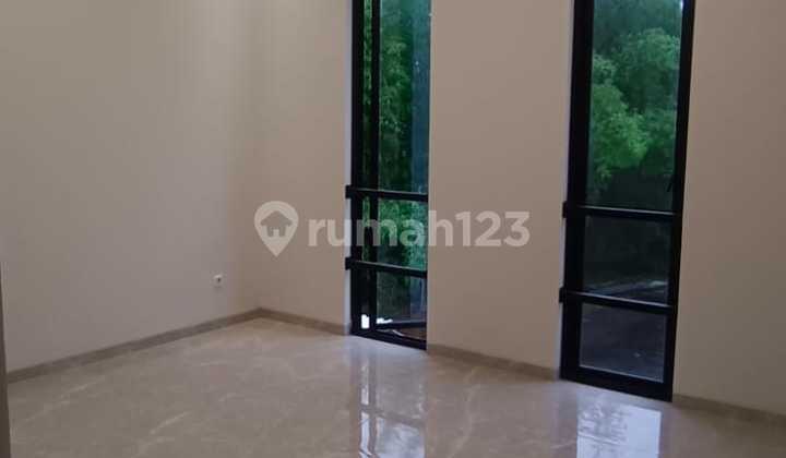 Rumah Di Alam Sutra Cluster Kirana.. Lt 190. Lb 230. Harga 4.9 M  2