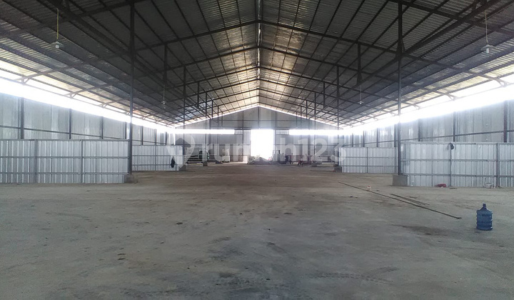 Warehouse in Keramat Watu Serang. Land area 8,500 sqm. Building area 3,000 sqm. Office. Price 600 million.