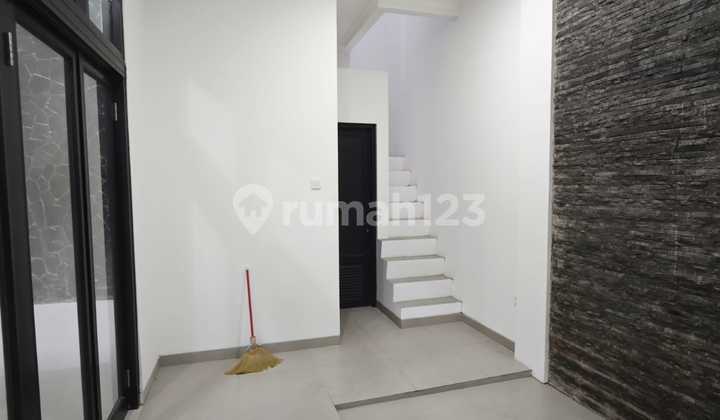 Rumah Puri Indah .Uk 8X15. Lb 250 M.kt 5.Km 4. Harga 4.75 M Nego 2