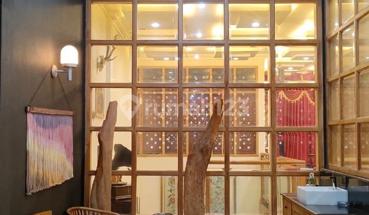 Ruang-Usaha Cocok untuk Cafe/Resto/Kantor/Toko Dekat Transmart Ruang-Usaha Cocok untuk Cafe/Resto/Kantor/Toko Dekat Transmart