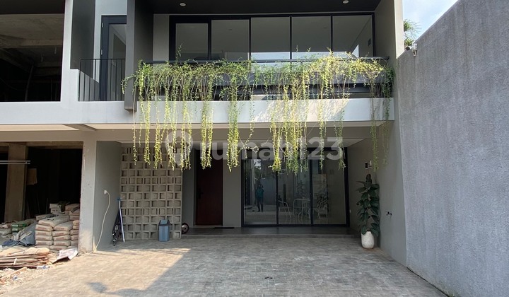 Rumah Siap Huni Di Kemang Jaksel Dengan Rooftop 2