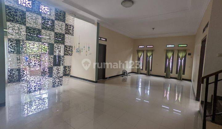 Rumah Hook dekat Pintu Tol dan Stasiun Depok 2