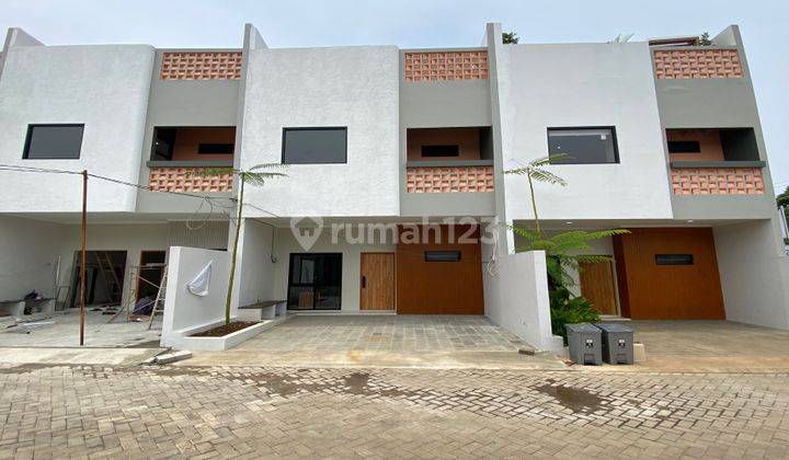 Rumah 3 Lantai Dengan Rooftop Dan Lokasi Dekat Kampus 2