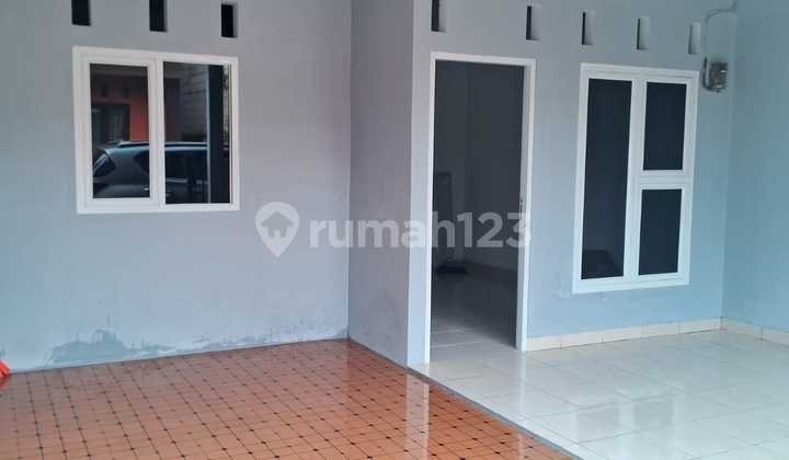 Renovated House 10 Minutes to Bojonggede Station Renovated House 10 Minutes to Bojonggede Station