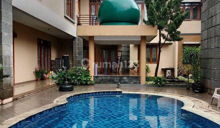 Dijual Cepat Rumah Mewah Dengan Kolam Renang 2