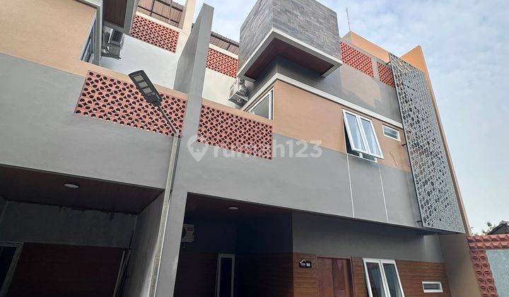 Dijual Rumah 3 Lantai Modern Lokasi Strategis di Jagakarsa Jaksel 1