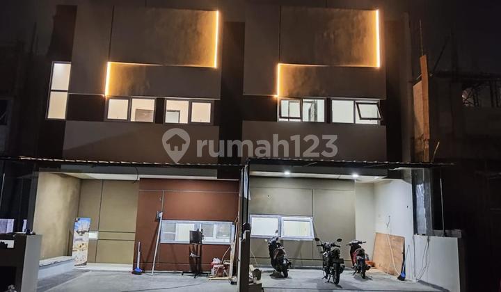 Rumah Baru Modern Minimalis Dekat Tol Limo di Depok Strategis