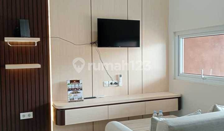 Rumah 2 Lantai Modern Strategis Dekat Tol Limo di Depok