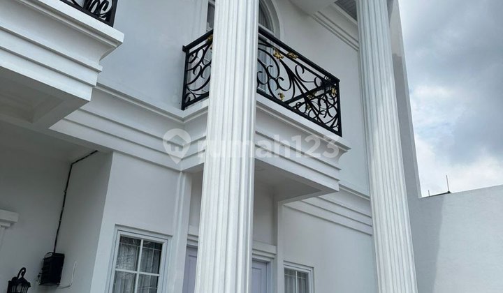 Rumah American Classic Full Furnished di Kranggan Cibubur