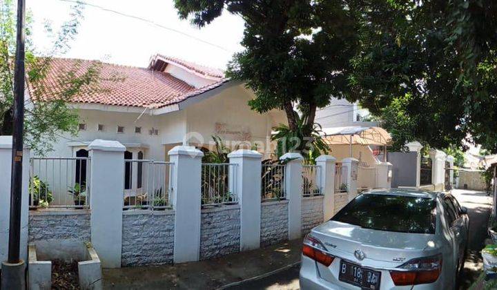 Rumah dalam Komplek Elit Security 24 Jam dekat Mall PIM 1