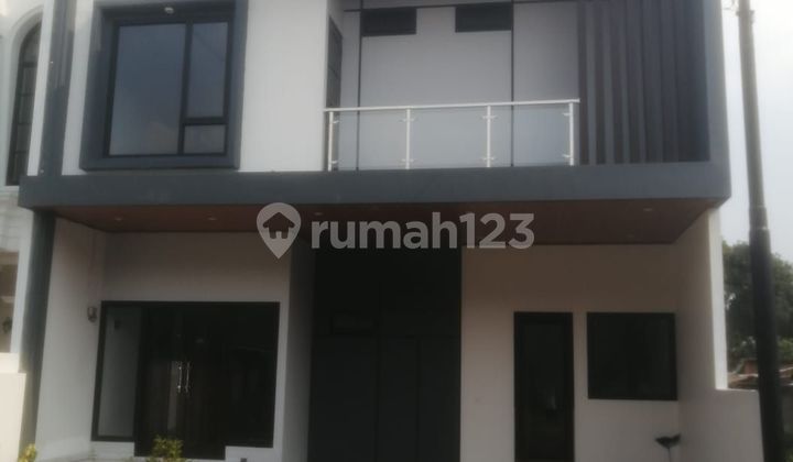 Rumah Cantik, Baru, dan Mewah 3 Lantai dlm Cluster Akses 2 Mobil