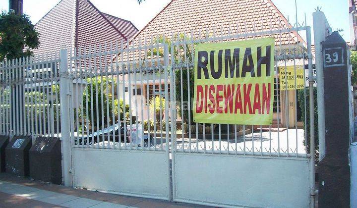 Rumah di Raya Darmo Pusat Kota Surabaya, Strategis Nol Jalan Raya, Cocok untuk usaha apapun !!! 1