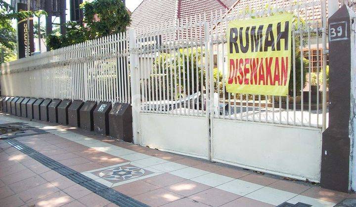 Rumah di Raya Darmo Pusat Kota Surabaya, Strategis Nol Jalan Raya, Cocok untuk usaha apapun !!! 2