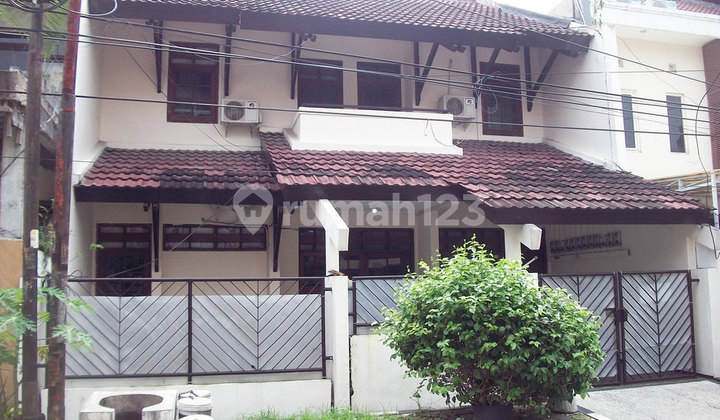 Rumah di Dukuh Kupang Surabaya Barat, 2 Lantai, Cocok untuk usaha kos - kosan ada 11 Kamar (full AC) 2