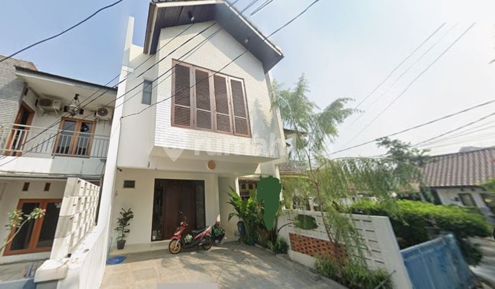 Cilandak - 1 KM to MRT Station - 3-Story House in a Complex - Furnished - 2-Car Street