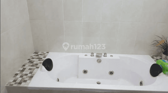 Wr Supratman Ciputat 4 Km Ke Stasiun Mrt Rumah 2 Lt Townhouse Jalan 2 Mobil  2