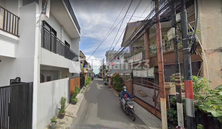 KEBAYORAN BARU - 850 MTR TO BLOK A MRT - READY-TO-OCCUPY HOUSE - 2-CAR ROAD 2