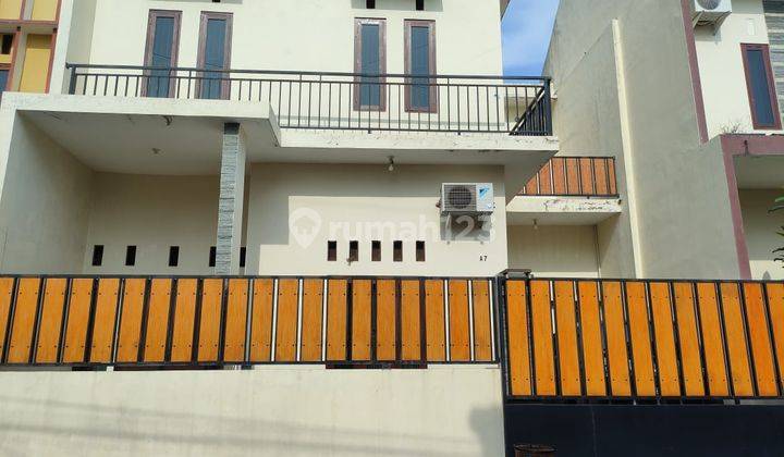 Rumah Bagus Bersih Siap Huni 2 Lantai  1
