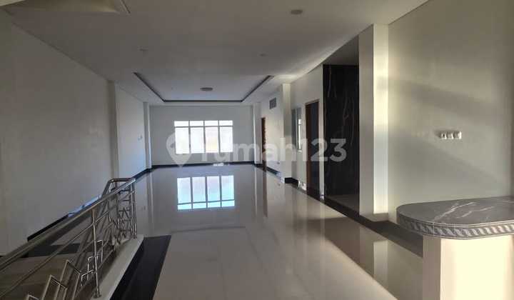 New Strategic Shop House City Center Near Veteran Road Serengan Solo 2