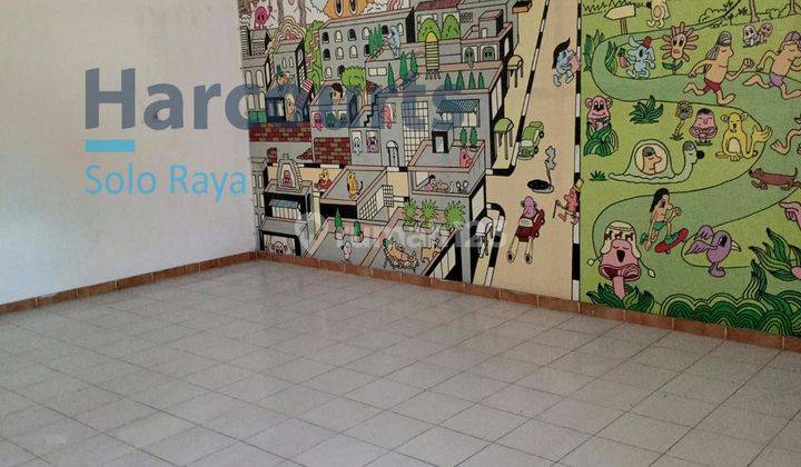 Ruko siap pakai 3 lantai lokaai deket slamet riyadi solo 6
