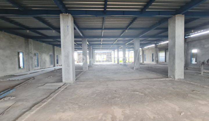 Gudang strategis di kawasan industri 8