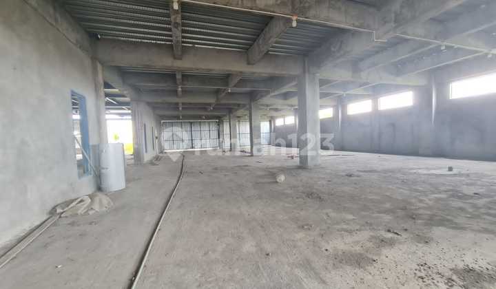 Gudang strategis di kawasan industri 9