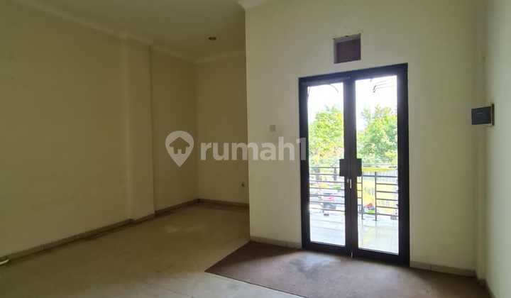 Ruko sangat strategis di kompleks bisnis jalan adi sucipto manahan  10