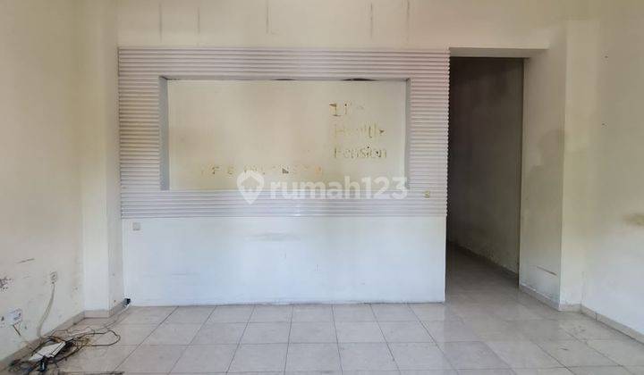 Ruko sangat strategis di kompleks bisnis jalan adi sucipto manahan  9