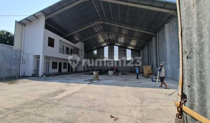 gudang baru bangunan istimewa dengan plafon tinggi dan peredam, strategis siap pakai 1