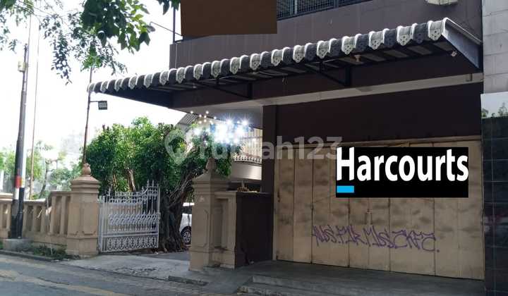 ruang usaha bagus & siap pakai strategis di Jalan Slamet Riyadi, Solo.
 2
