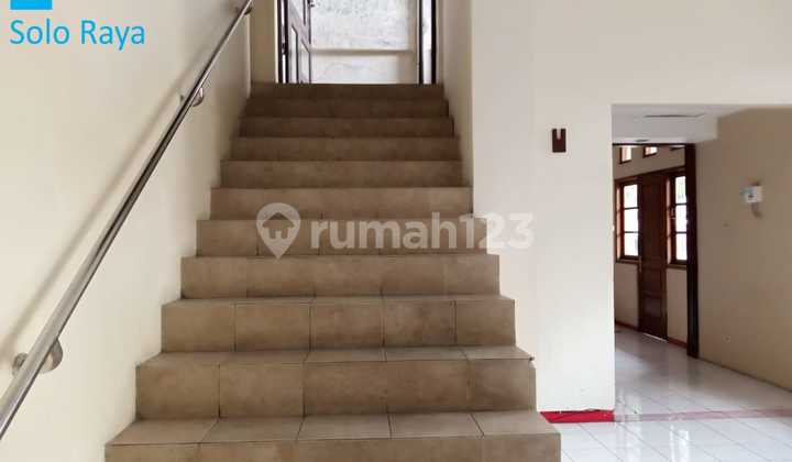 ruang usaha bagus & siap pakai strategis di Jalan Slamet Riyadi, Solo.
 8