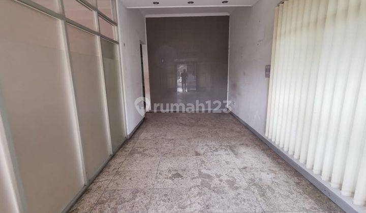 Ruang usaha eks kantor 5