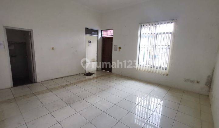 Ruang usaha eks kantor 6