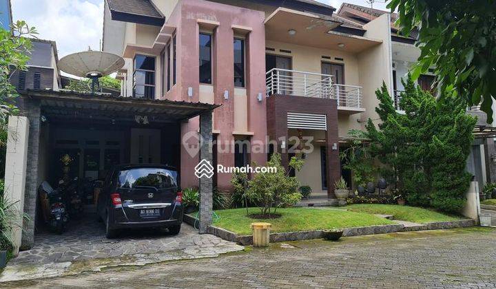 Rumah eksklusif strategis didalam Cluster Private satu pintu di Manahan Solo 1