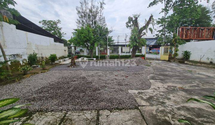 Rumah strategis pinggir jalan utama dengan bangunan kolonial  2
