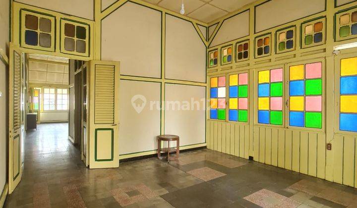Rumah strategis pinggir jalan utama dengan bangunan kolonial  5